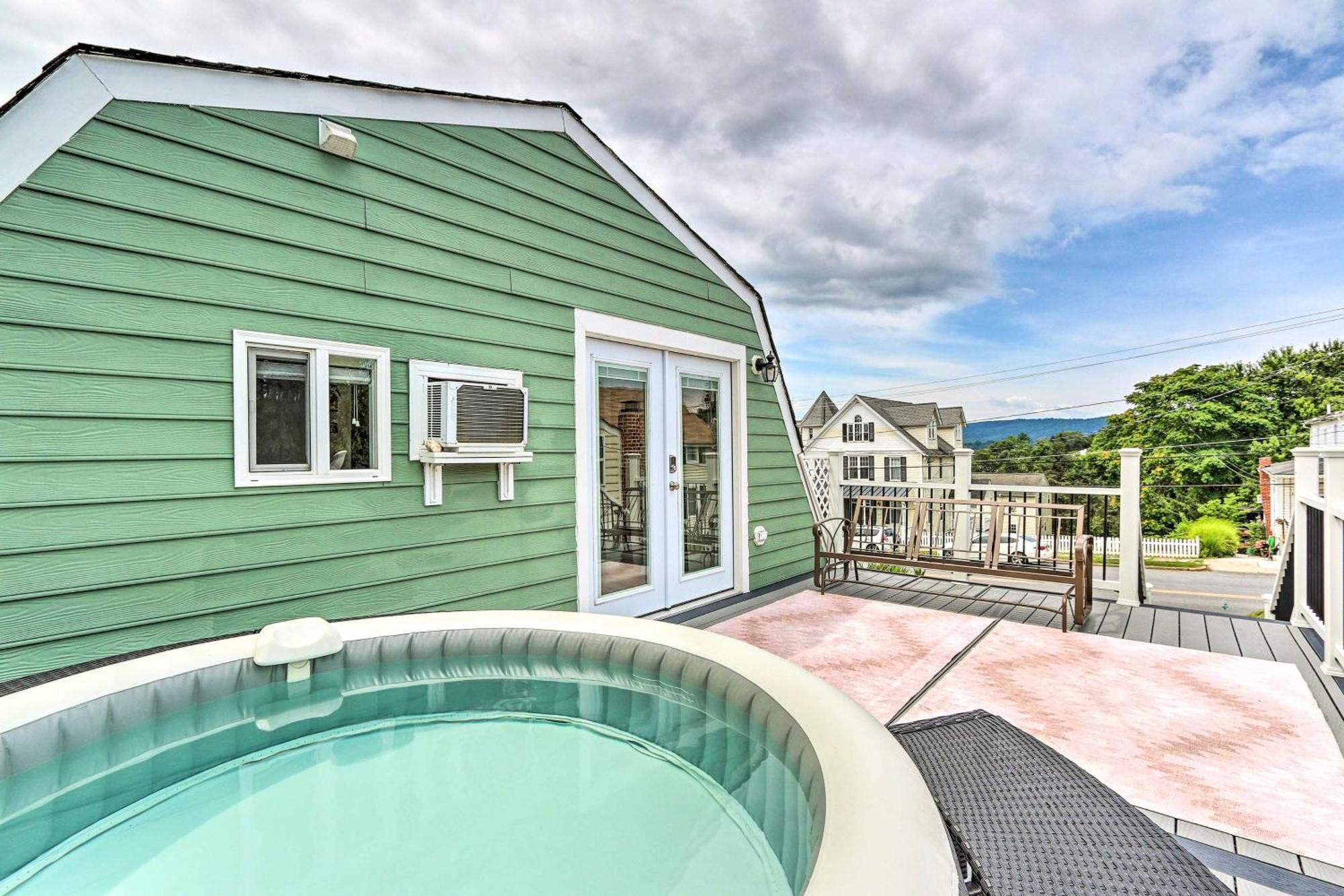 Epic Brunswick Apartment, Deck With Private Hot Tub! Extérieur photo